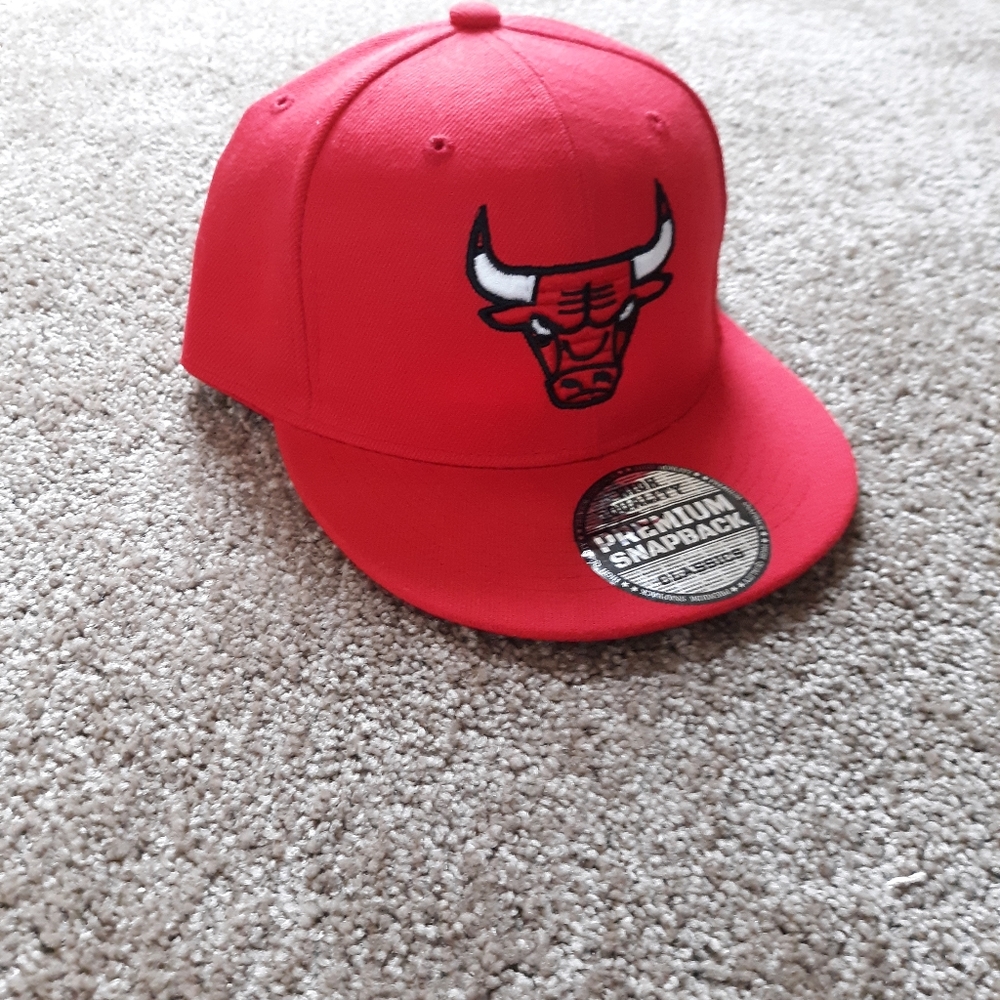 Red snap back - Picture 2 of 2